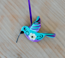 Cargar imagen en el visor de la galería, Colibrí pintado a mano