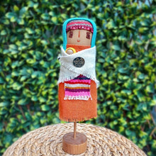 Cargar imagen en el visor de la galería, Muñeca Coya Grande