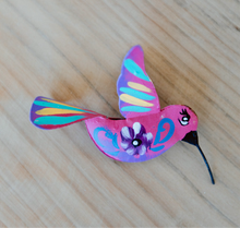 Cargar imagen en el visor de la galería, Colibrí pintado a mano