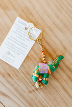 Cargar imagen en el visor de la galería, Llavero de elefante