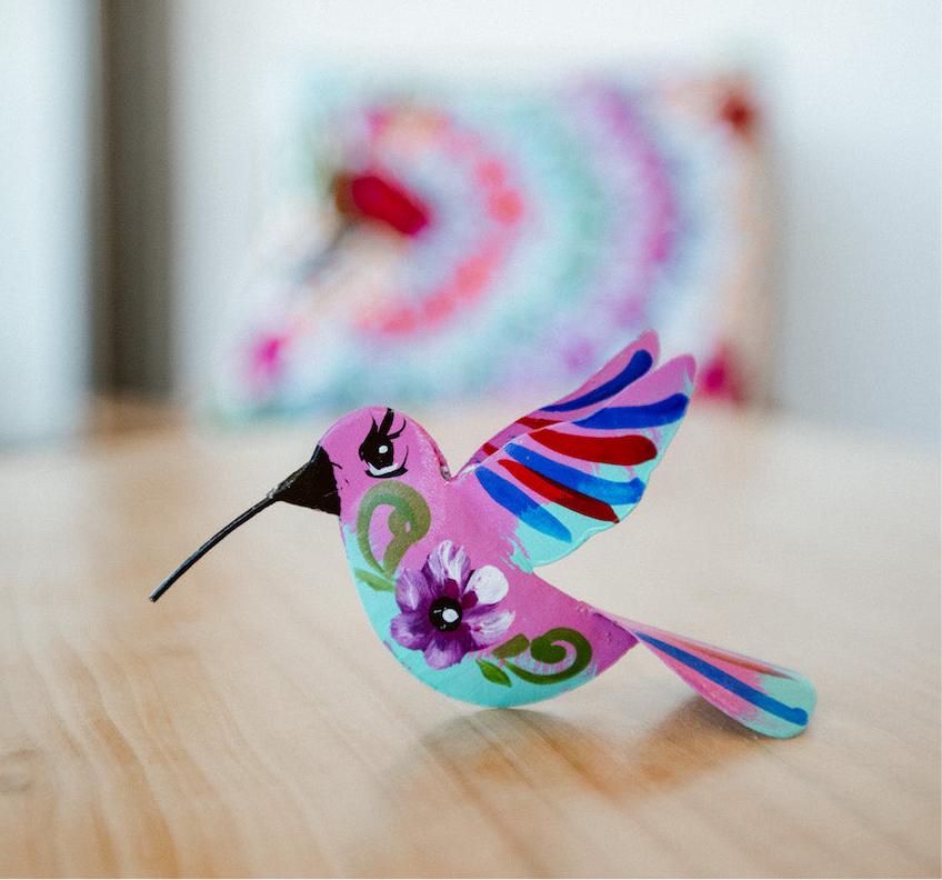 Colibrí pintado a mano