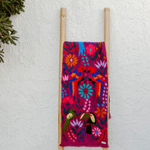 Cargar imagen en el visor de la galería, Caminos Bordados