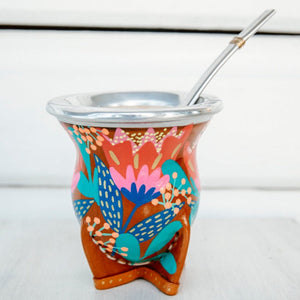 Mate de vidrio forrado en cuero pintado a mano