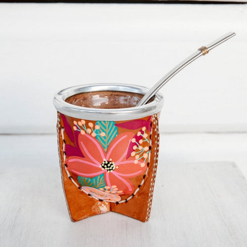Mate de vidrio forrado en cuero pintado a mano