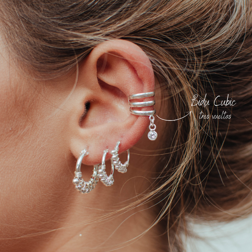 Ear cuff con dijes