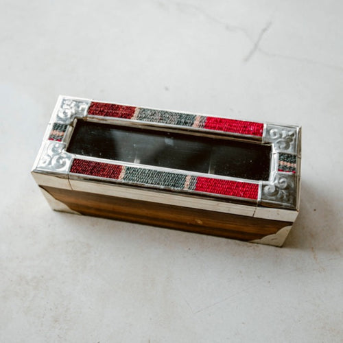 Caja chica de tres divisiones