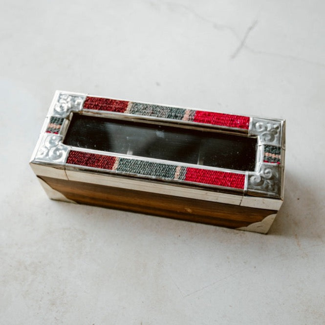 Caja chica de tres divisiones