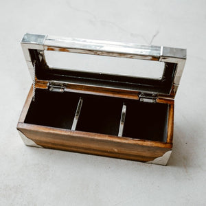 Caja chica de tres divisiones