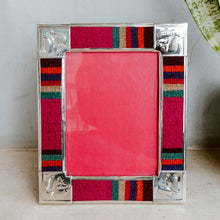 Cargar imagen en el visor de la galería, Portarretrato Alpaca y Puyo