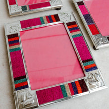Cargar imagen en el visor de la galería, Portarretrato Alpaca y Puyo