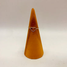 Cargar imagen en el visor de la galería, Anillo Corazón Calado chico