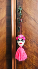 Cargar imagen en el visor de la galería, Colgante Frida Rococó
