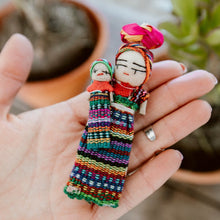Cargar imagen en el visor de la galería, Muñeca quitapenas Imán