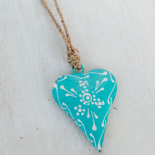 Cargar imagen en el visor de la galería, Corazones de chapa mini
